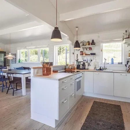 Three-bedroom Holiday In Holbak Semesterbostad